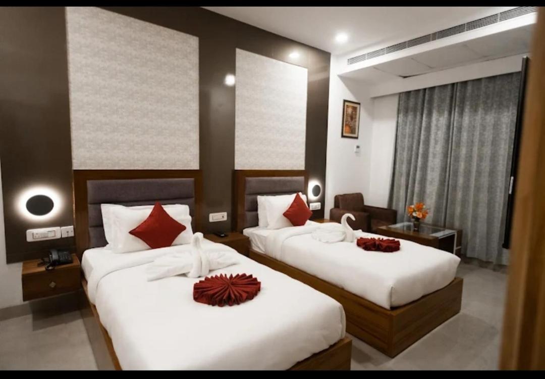 Hotel The Ecstasy Chinhat Exterior foto
